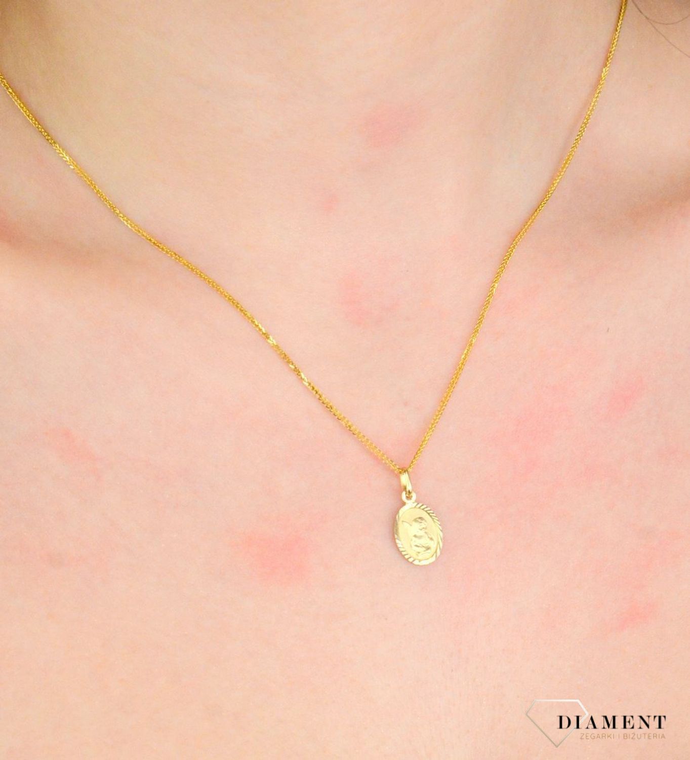 Zawieszka złota próba 375, anioł stróż ZA 1237A 375 Medalik będący wspaniałą pamiątką i prezentem z okazji chrztu, komunii czy bierzmowania. Zawieszka wykonana ze złota próby 375.1.jpg